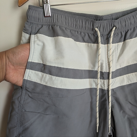 Uniqlo Gray White Men's Swim Trunks Shorts Medium - Picture 2 of 6